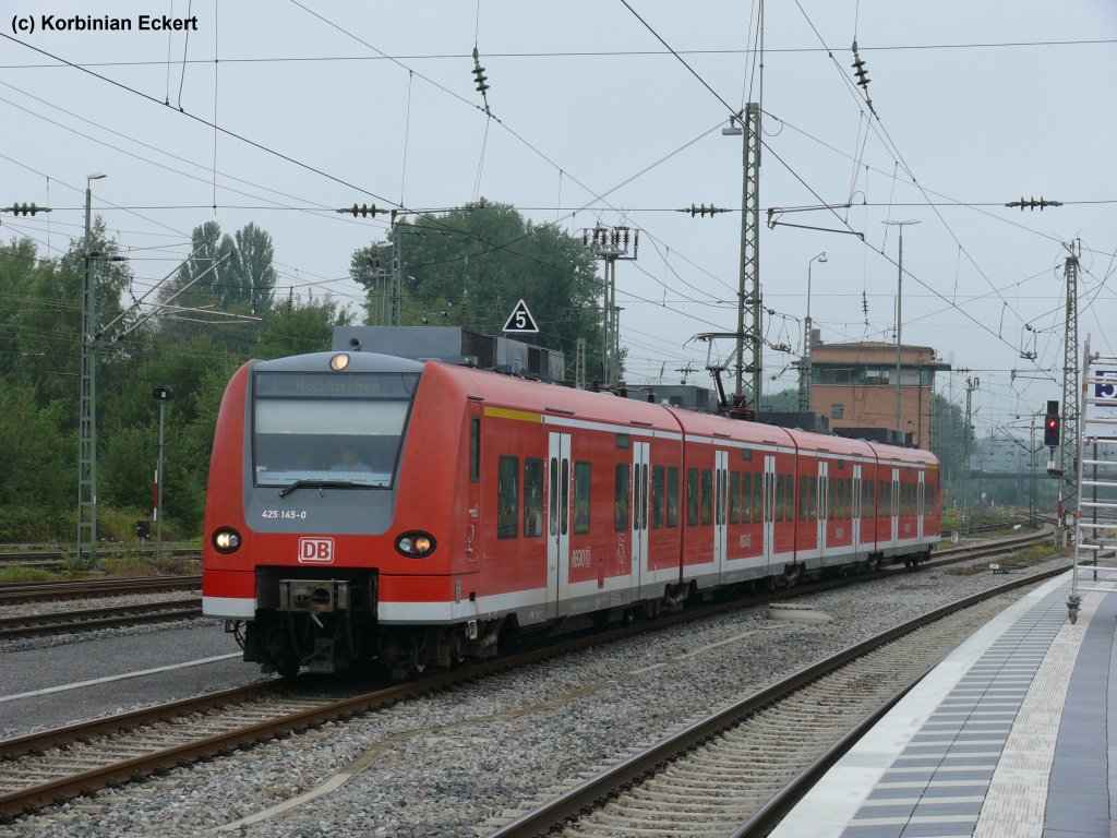 425 145-0 als RB 30217 von Holzkirchen nach Rosenheim bei der Einfahrt in den Endbahnhof, 14.08.2010
