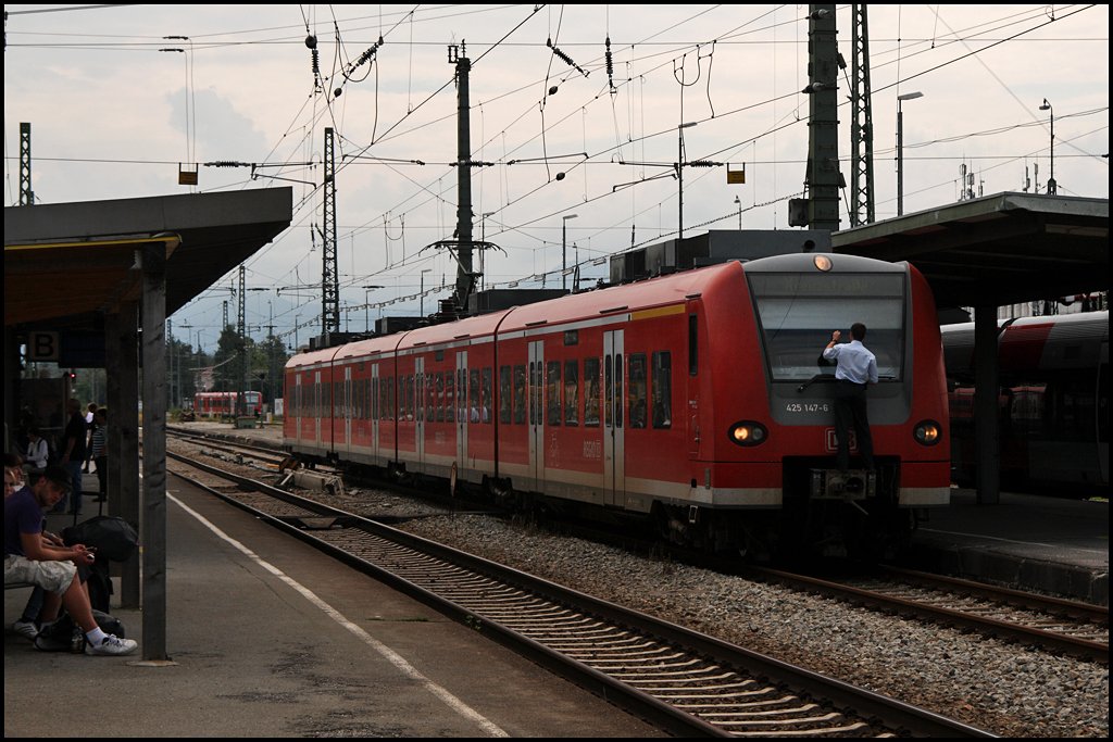 425 147/647 steht in Rosenheim. (09.08.2009)