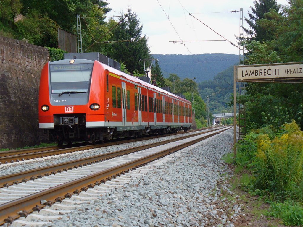 425 213/713 ist als S2 Mosbach (Baden) - Kaiserslautern am 29.08.2011 bei Lambrecht