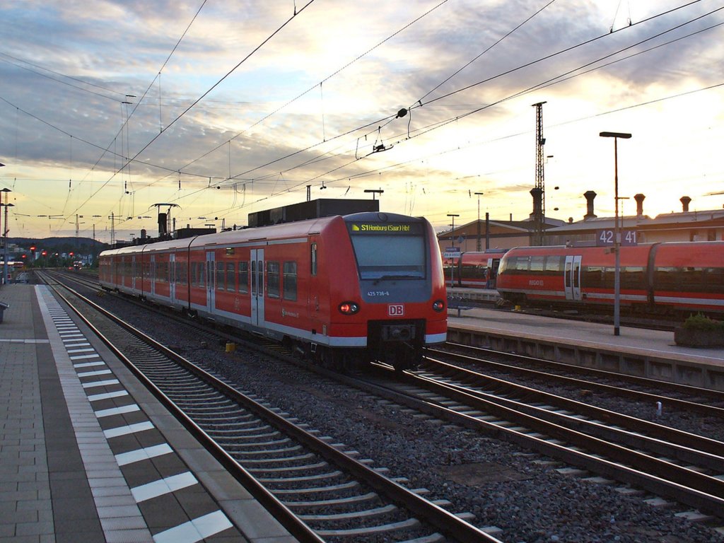 425 236/736 verlsst als S1 von Osterburken nach Homburg (Saar) am 15.08.2011 Kaiserslautern Hbf