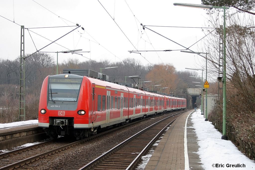 425 276 und 425 272 auf der S2 in Hannover Bornum am 9.2.2010.