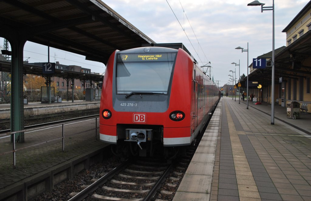 425 276, der S-Bahn Hannover in Lehrte am 20.11.2010.