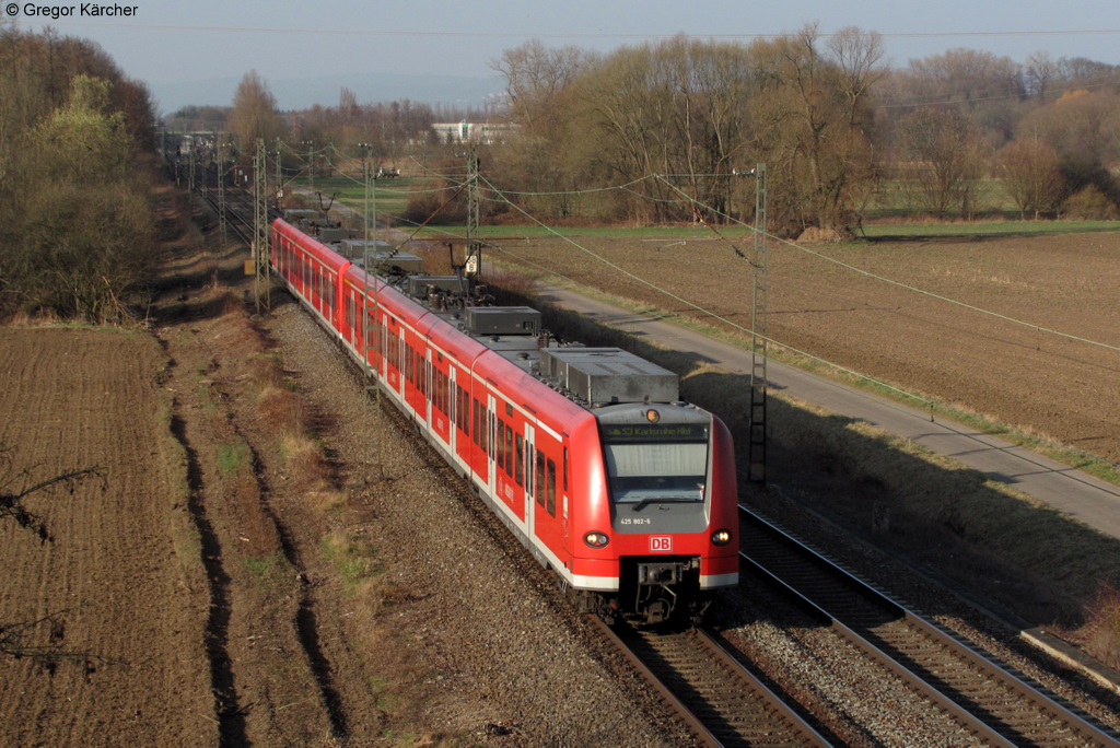 425 302 mit einem weiteren 425 als S3 nach Karlsruhe Hbf. Aufgenommen am 16.03.2012 bei Bad Schnborn.