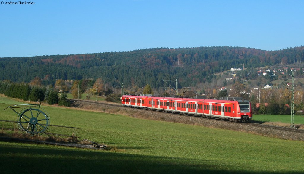 425 313-4 und 426 010-5 als RE 19610 (Singen(Hohentwiel)-Stuttgart Hbf) bei Mhringen 27.10.09