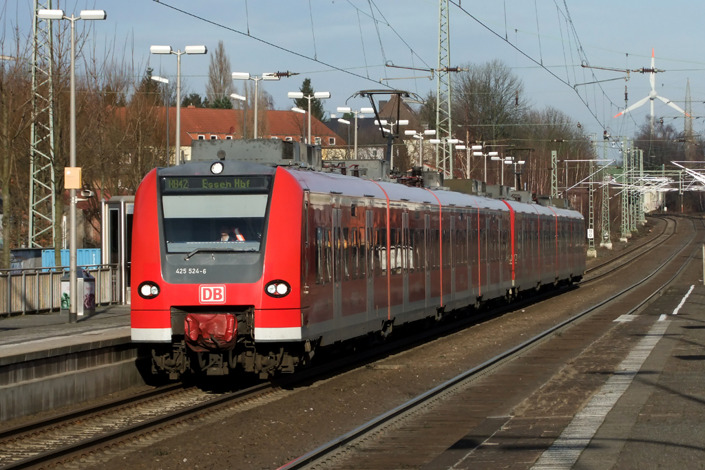 425 524-8 als RB 42 nach Essen bei der Einfahrt in Recklinghausen 29.12.2012