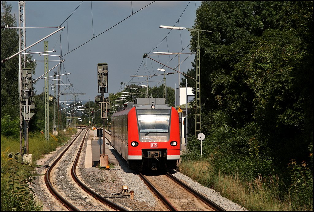 425 528-1 verlsst auf dem Weg nach Rosenheim den Bahnhof Bad Aibling. (05.08.2009)