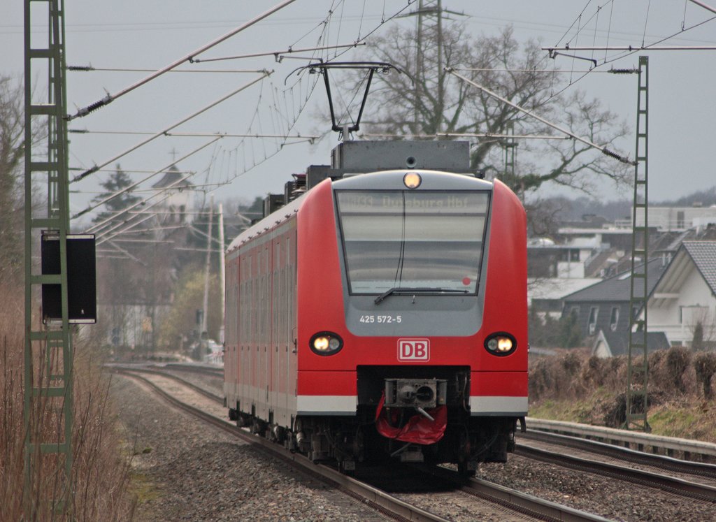 425 572-5 als RB11072 nach Duisburg am Km 28.9 der KBS485 25.3.10