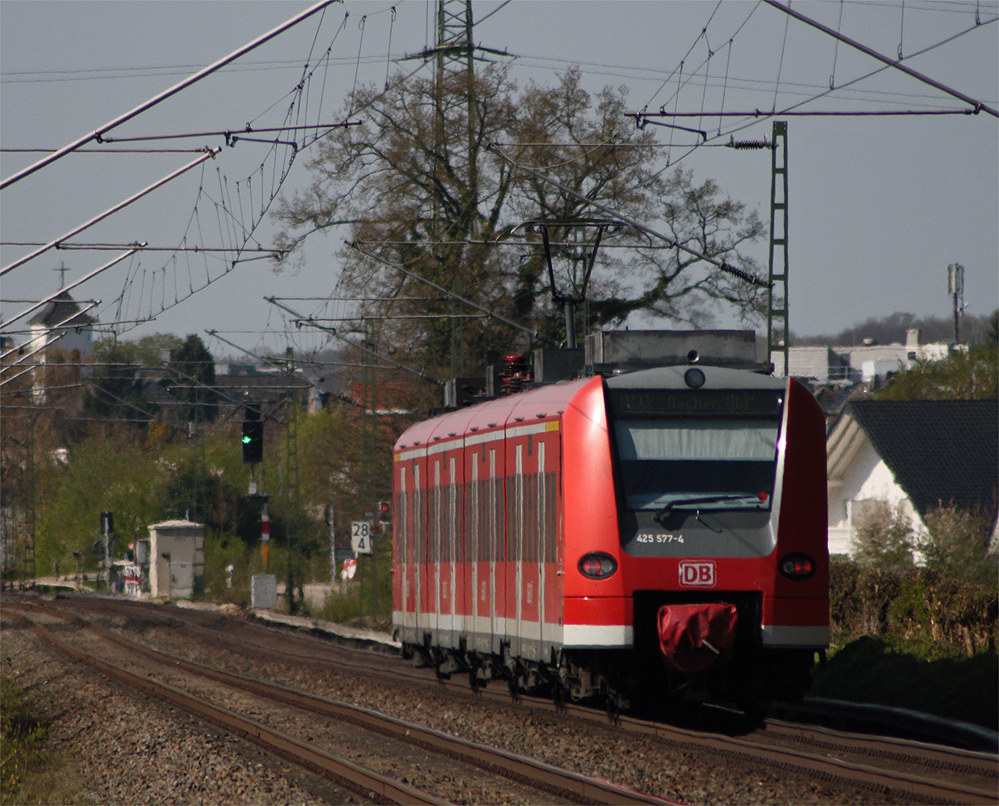 425 577-4 als RB11063 nach Aachen am Km 28.8 kurz vor Geilenkirchen, 18.4.10
