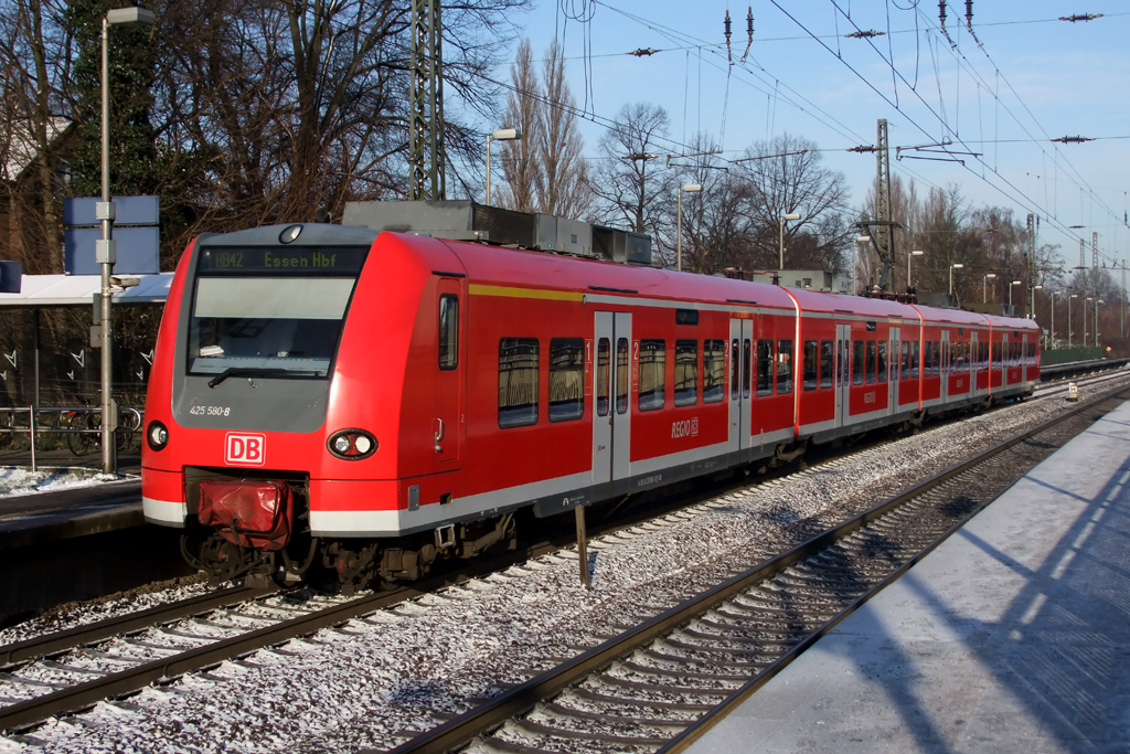 425 580-8 als RB 42 nach Essen in Recklinghausen-Sd 8.12.2012