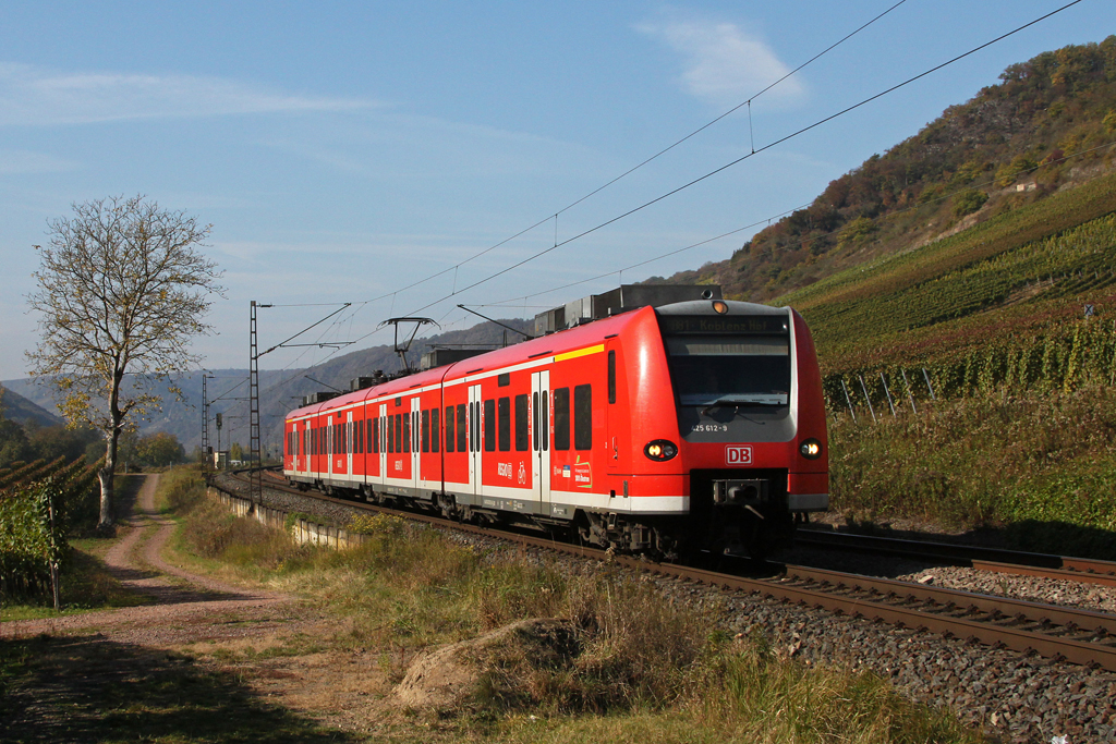 425 612 als RB 12221 auf der Moselstrecke bei Pommern. 22.10.2011.