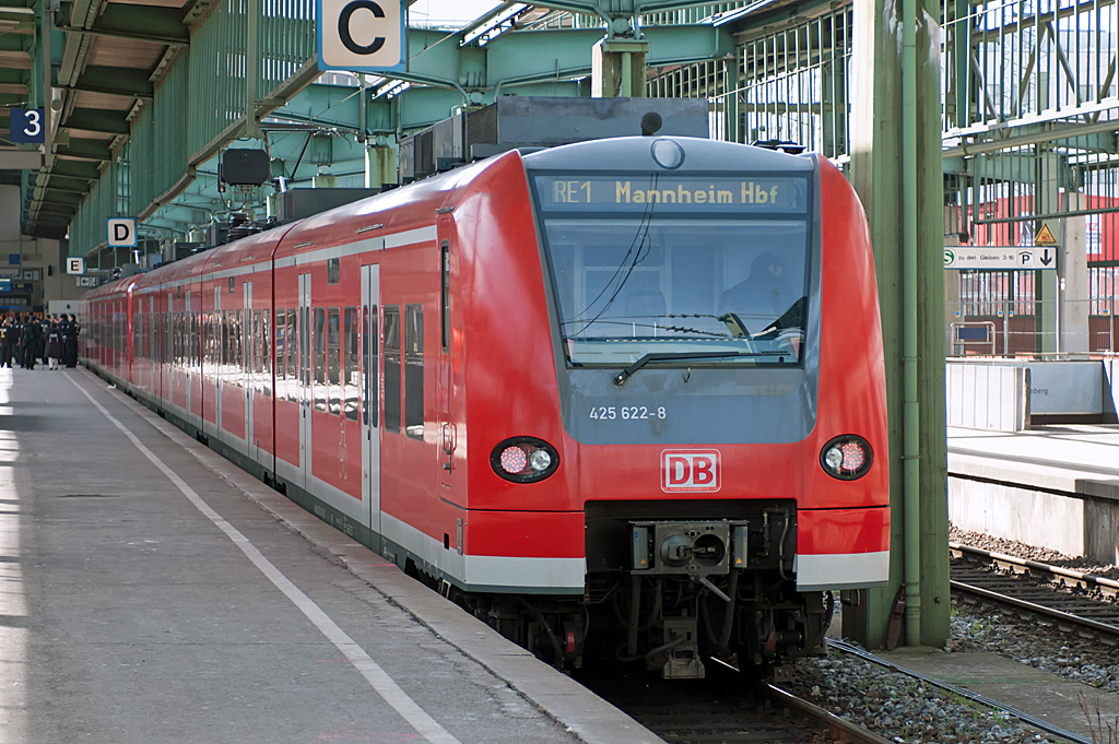 425 622-8 ( 94 80 0425 622-8 D-DB ), Siemens ( Uerdingen ) 91904-4, Baujahr 2002, DB Regio AG - Region RheinNeckar, 16.03.2013, Stuttgart Hbf