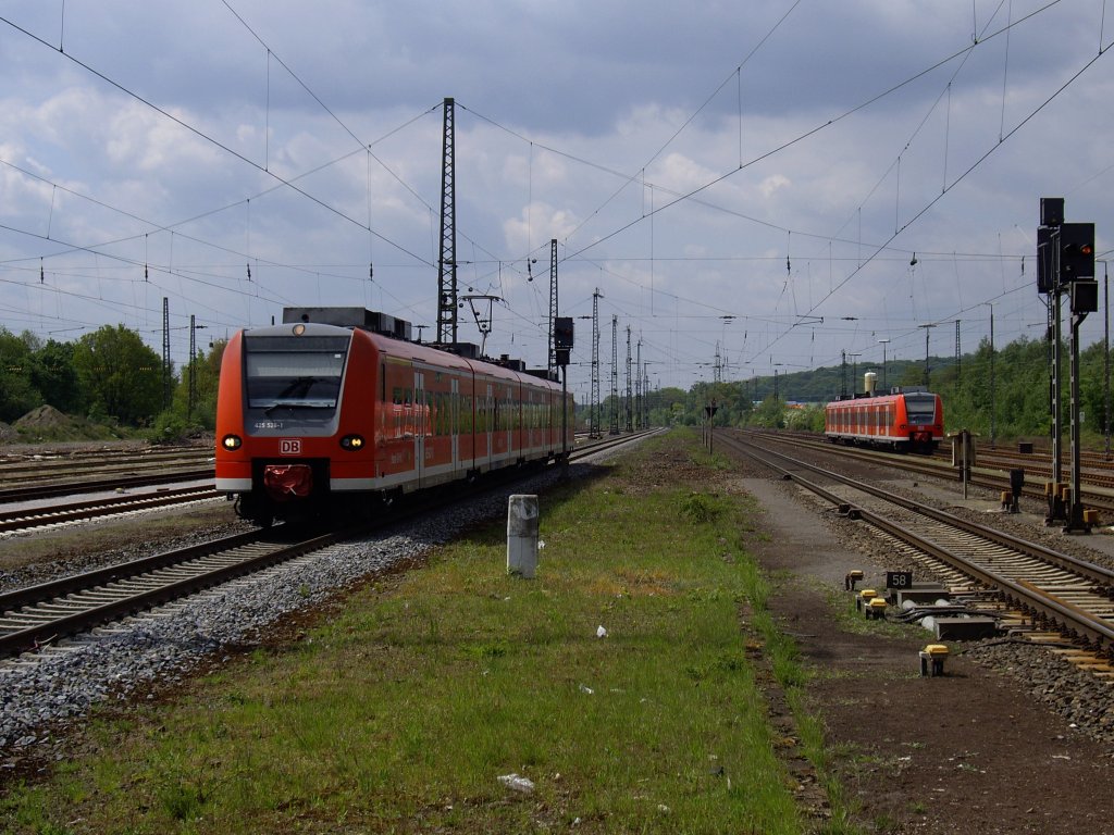 425 625-1 erreicht als RB42  Haard-Bahn  von Essen nach M�nster, den Bahnhof Haltern am See.
Haltern am See, 16.05.2010