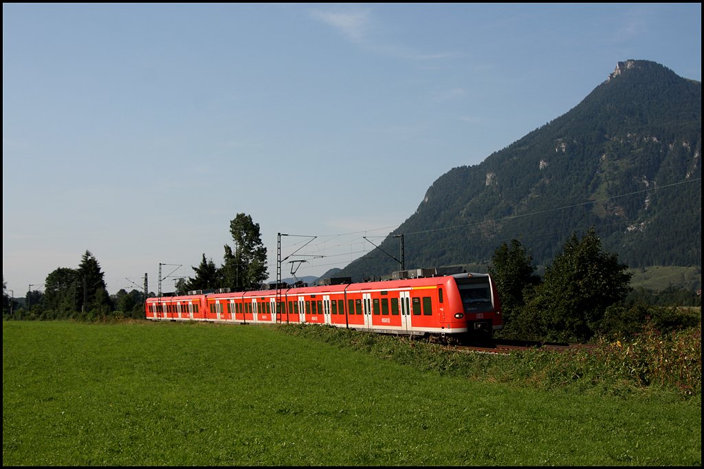 425 647/147 und 426 535/035 sind als RB nach Kufstein unterwegs.