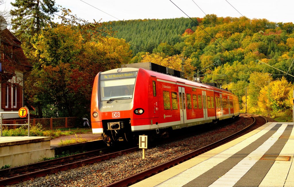 425 712-7 bei der Einfahrt in Neckargerach als S2 am Samstag den 13.10.2012