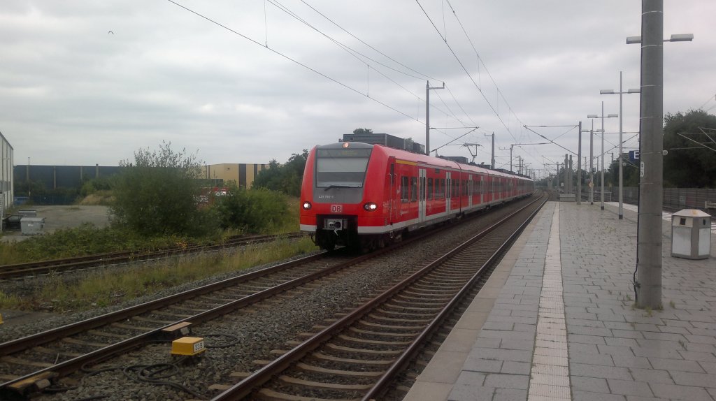 425 782, am 01.08.2011 am S-Bahnbahn Langenhagen/Mitte.