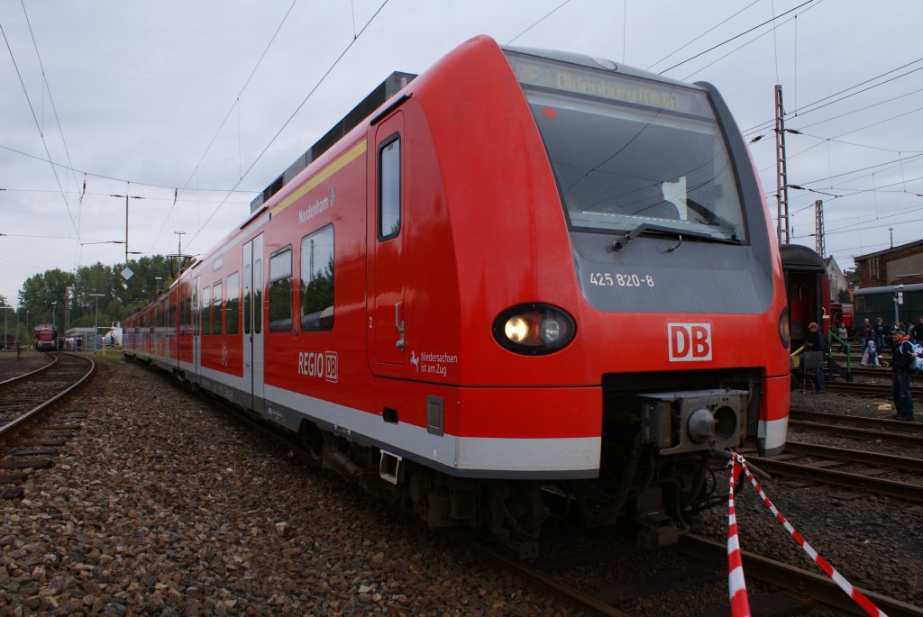 425 820-8 am 19.09.2010 in Osnabrck beim Fest 175 Jahre Deutsche Eisenbahn und 125 Jahre Bahnbetriebswerk Osnabrck