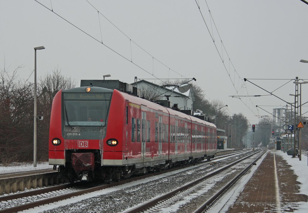 425073 als RB33 nach Aachen mit 5 Minuten Versp�tung bei der Ausfahrt in Geilenkirchen 12.2.10