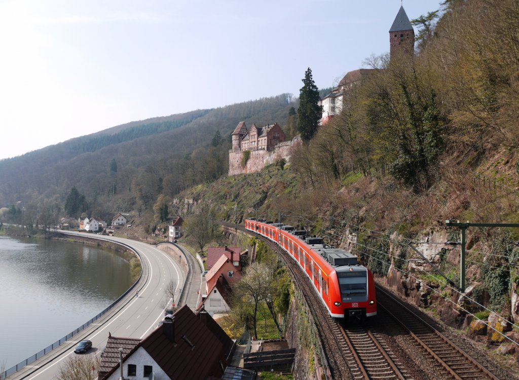 425er Triebzug unterhalb von Schloss Zwingenberg im Neckartal unterwegs Richtung Heilbronn am 25.03.2011