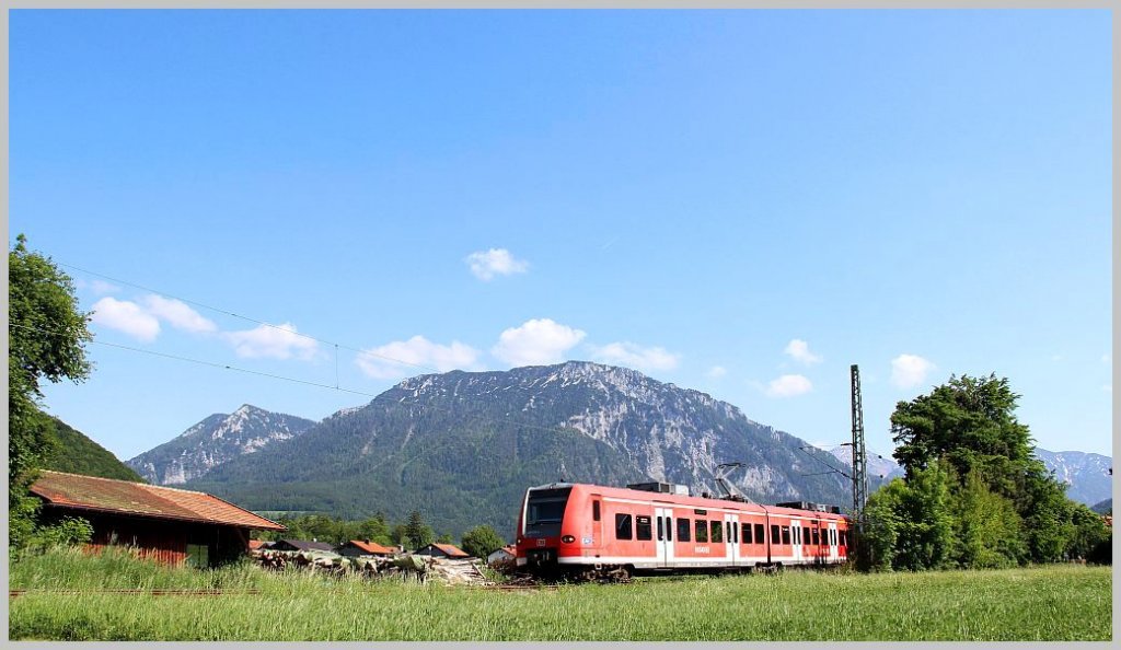 426 523 fhrt als RB 27404 von Ruhpolding nach Traunstein. Ruhpolding, 26.5.12