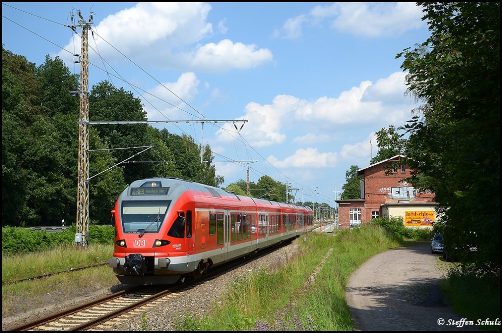 429 029 am 16.07.11 aus Sassnitz ber Stralsund nach Rostock. Aufgenommen in Gelbensande