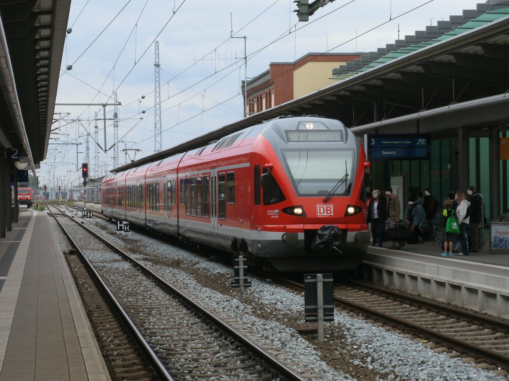 429 030 nach der Ankunft,mit dem RE 13010 aus Sassnitz,am 28.Mai 2011,in Rostock.