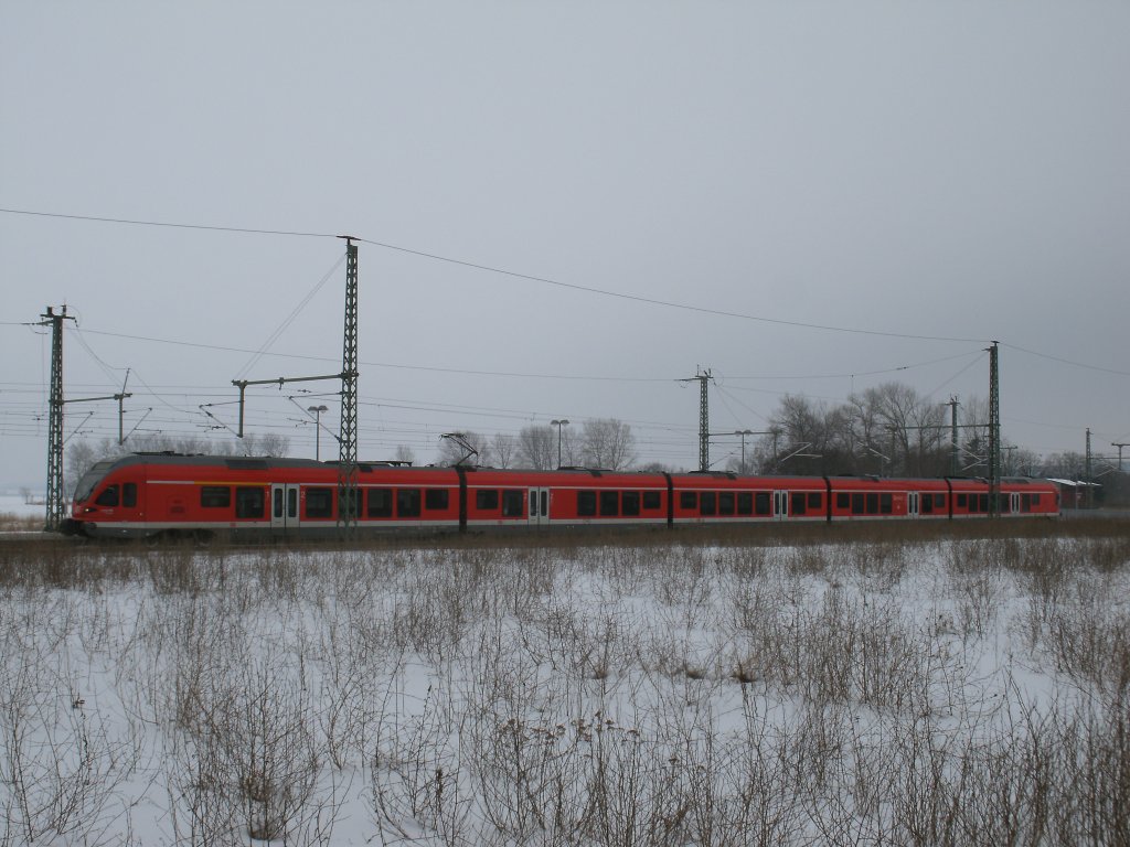 429 030 in seiner ganzen Lnge,am 14.Februar 2012,als Anschluzug nach Binz,in Lietzow.