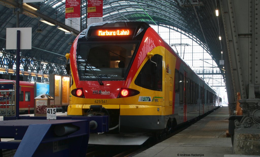 429 541-6 und zwei weitere Flirts als HLB24958 (Frankfurt(Main)Hbf-Marburg(Lahn)) im Startbahnhof 4.1.10