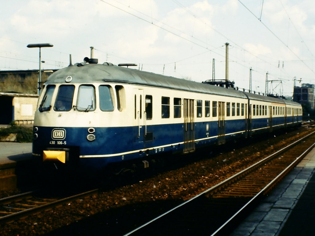 430 106 Mitte der 1970er Jahre in Bochum Hbf.