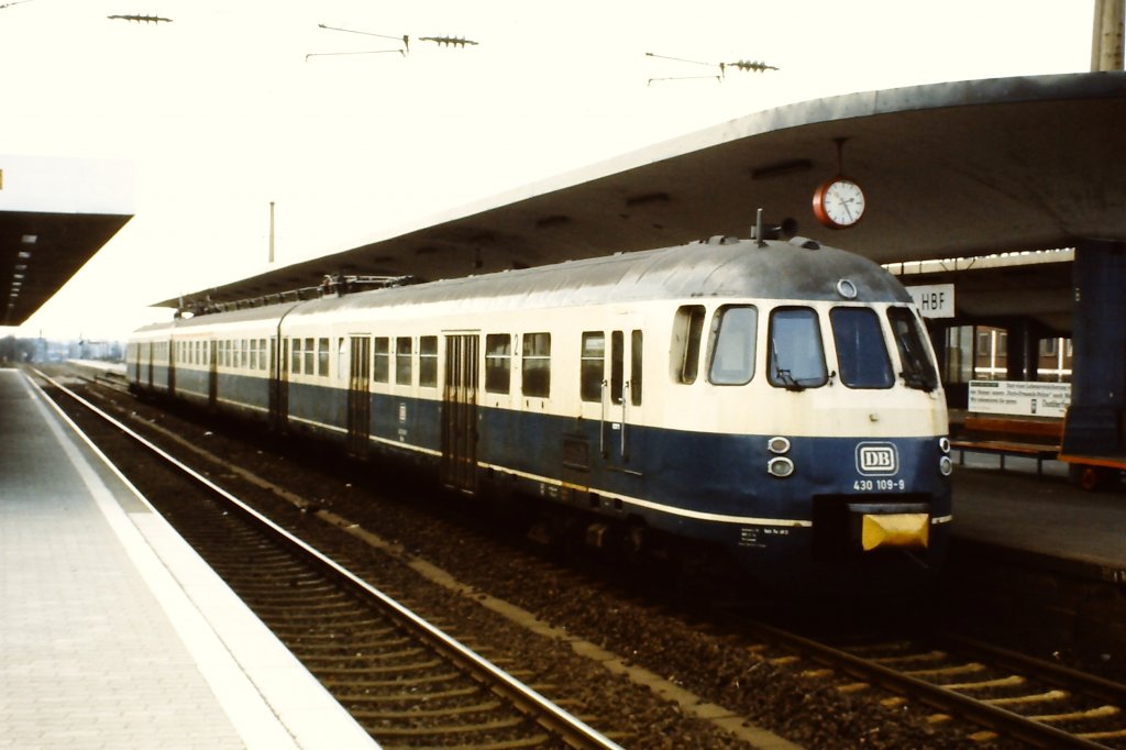 430 109 Mitte der 1970er Jahre in Bochum Hbf.