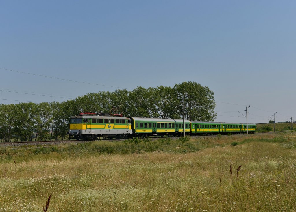 430 323 mit einem R nach Sopron am 28.07.2013 bei Kphza.