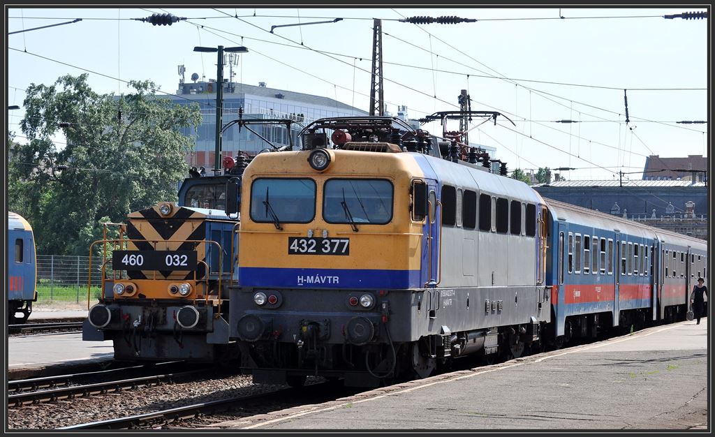 432 377 in Budapest Nyugati Plyaudvar. (10.05.2013)