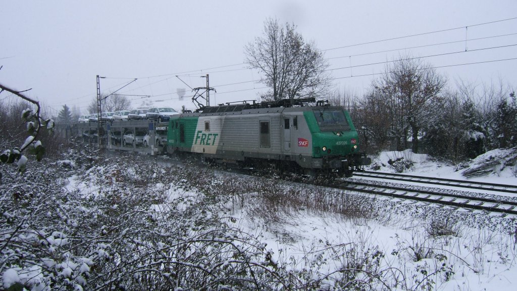 437 026 der SNCF mit einem Autozug am 13.02.2010 in Hannover Limmer