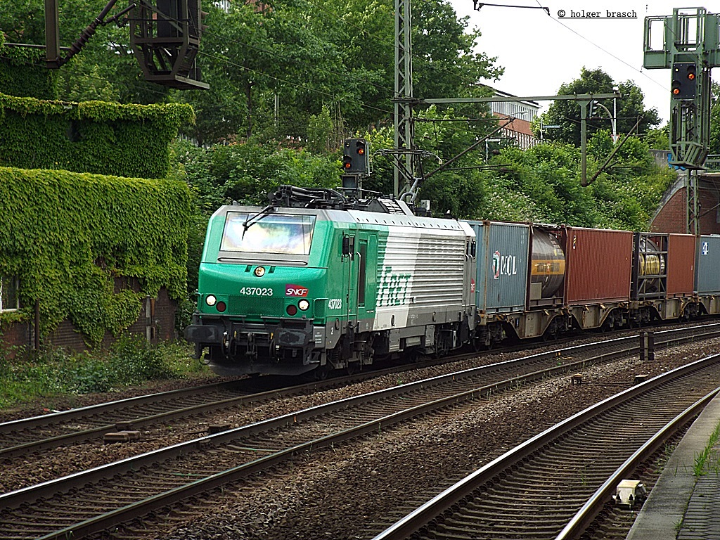437023 der SNCF ist am 02.07.13 mit einen intermodal durch harburg gefahren 