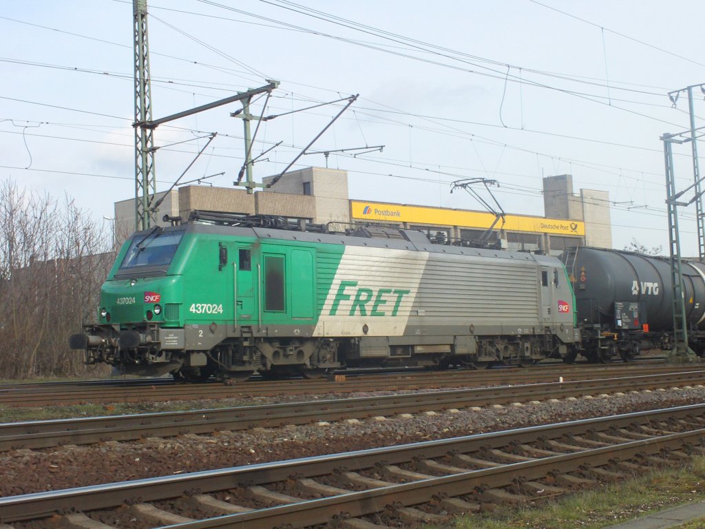 437024, fhrt im Mrz 10 durch Lehrte.