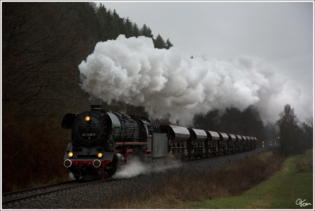 44 1486 fhrt mit DGz 300 von Bad Salzungen nach Meiningen. 
Schwallungen 12.04.2013