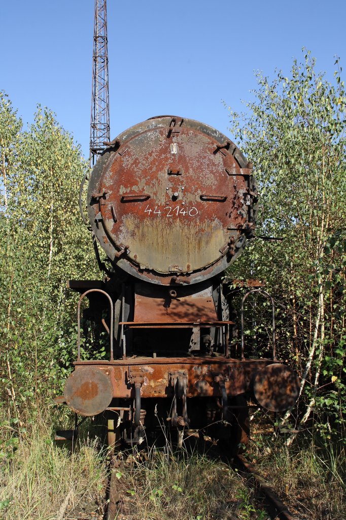 44 2140 am 16.09.2012 im Bw Falkenberg Oberer Bahnhof. Das Gelnde dient nur zur Aufbewahrung von Fahrzeugen und ist nur an wenigen Tagen im Jahr zugnglich. 

