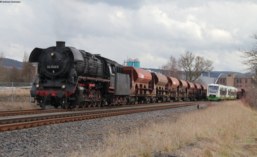 44 2546-8 mit dem DGz 207 (Meiningen-Immelborn) in Wernshausen 11.4.13