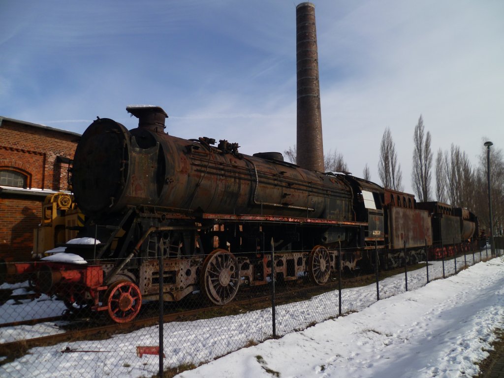 44 2663-1 und 52 8137 zusehen am 23.03.13 beim Bw Fest in Stafurt.

