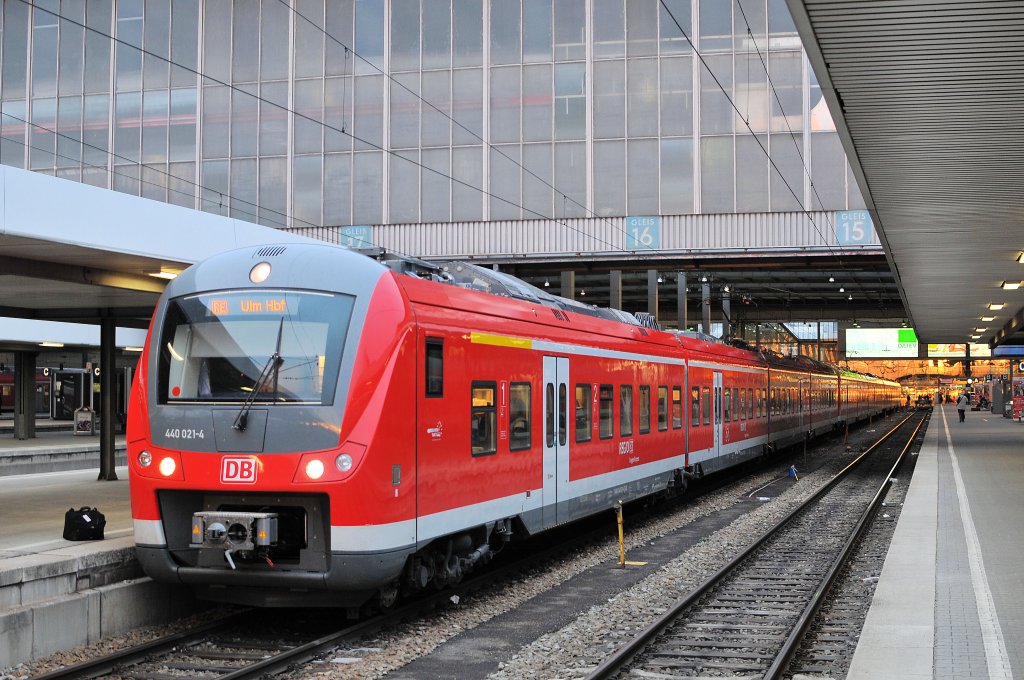 440 021 am 01.04.10 im Hbf Mnchen
