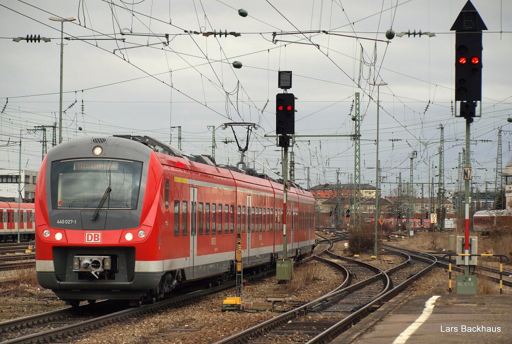 440 027-1 ist am 21.03.10 auf Werkstadtfahrt unterwegs und durchfhrt hier gerade Mnchen-Ost auf dem Weg Richtung Mnchen Hbf.