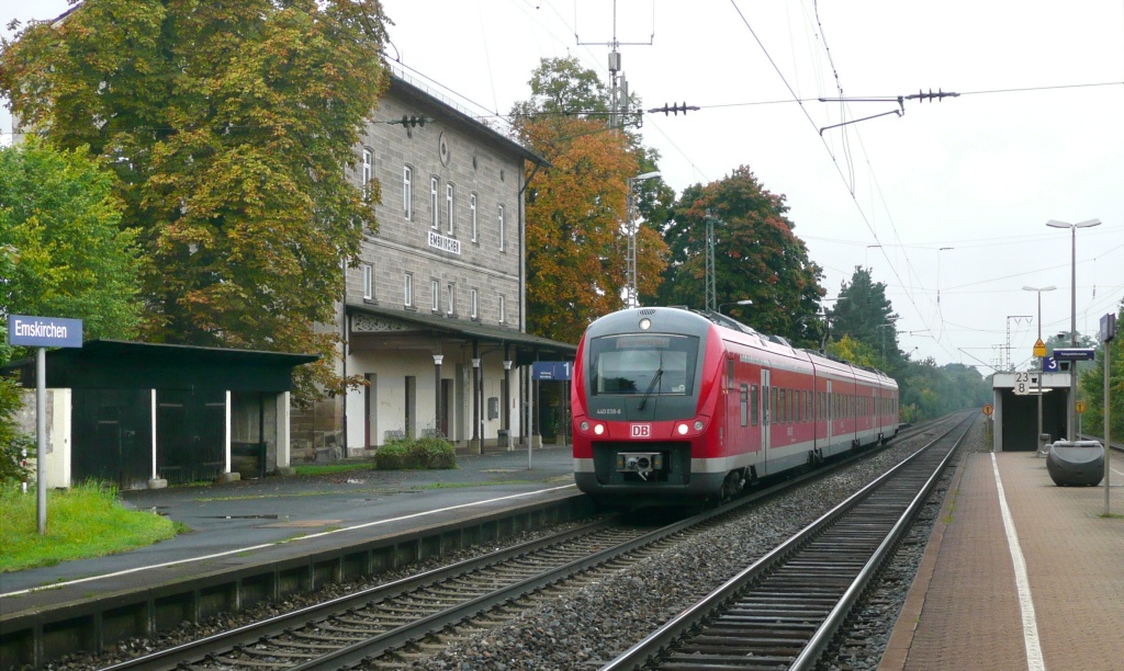 440 038 hlt am 29.9.10 als RB nach Nrnberg in Emskirchen.