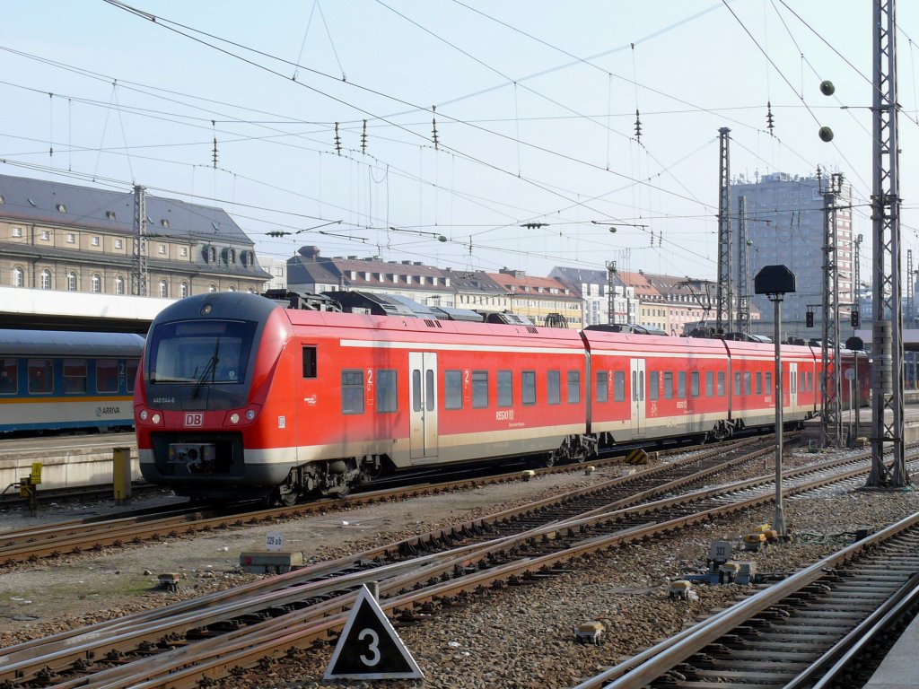 440 044 bei Ausfahrt Mnchen Hbf. Gleis 25, 14.02.2011
