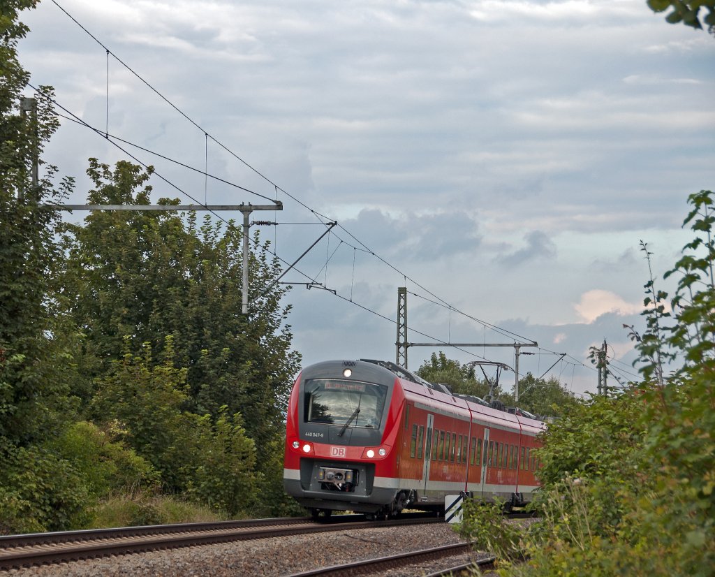 440 047 als Donau-Isar Express von Passau Hbf nach Mnchen Hbf, am 27.07.2010 kurz nach Plattling.