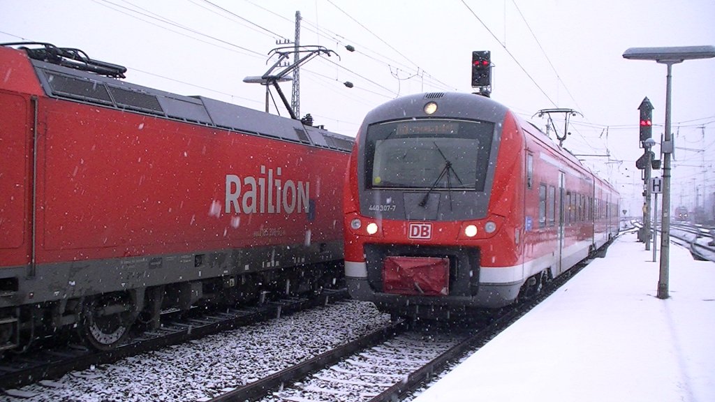 440 307-7 der Mainfrankenbahn fhrt am 21.01.2012 als Regionalbahn / RB in den Bahnhof Frth Hbf ein. Ziel der Fahrt ist Neustadt an der Aisch. 
