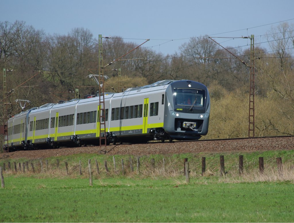440 602 und 440 101 in Agilis Lackierung. Erwischt am 06.04.2010 im Haunetal bei Hermannspiegel in Fahrtrichtung Sden. Agilis ist ein Verkehrsunternehmen, das ab Dezember 2010 Teile des Schienenpersonennahverkehrs in Bayern bernehmen wird. Sie ist ein Tochterunternehmen von BeNEX sowie der Hamburger Hochbahn AG.