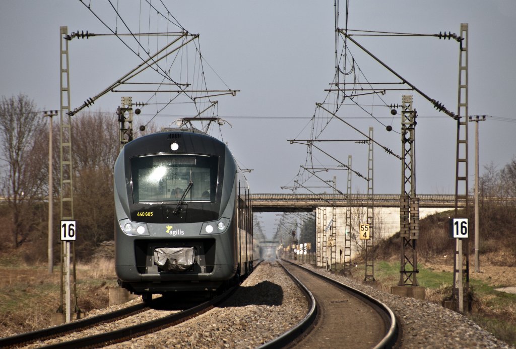 440 605 als ag 84409 von Neumarkt i.d.Obpf. nach Plattling, am 02.04.2011 kurz vor Plattling.