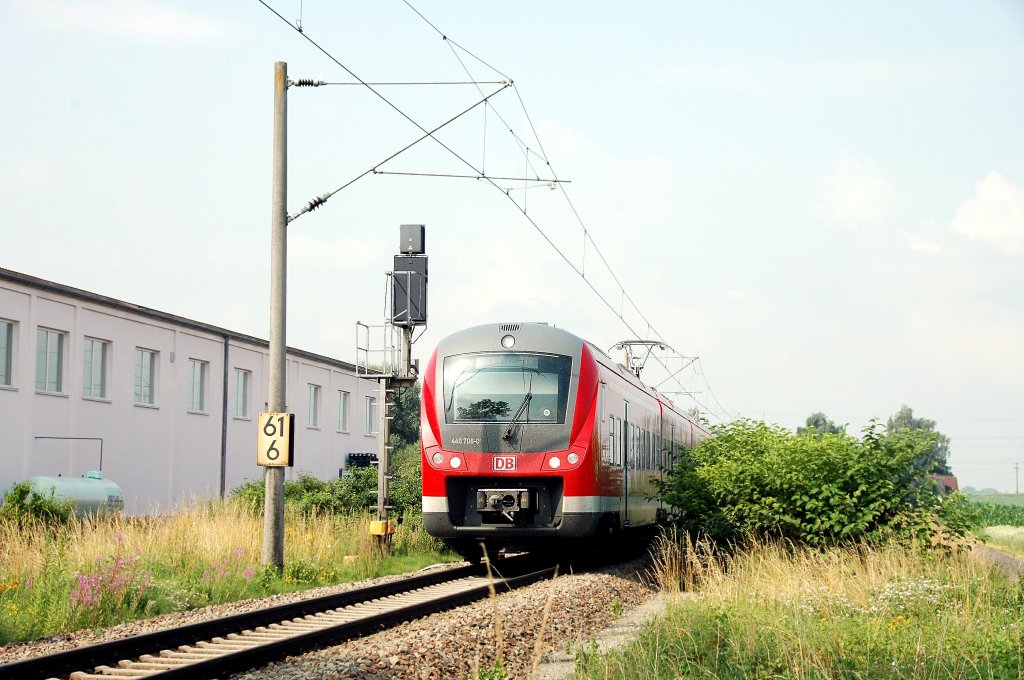 440 706 am 05.06.2010 als Donau-Isar Express kurz vor Plattling.
