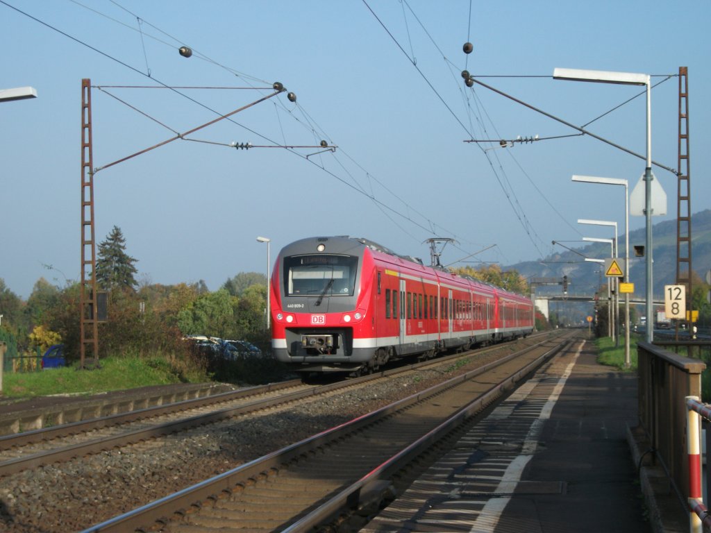 440 809-2 und 811-8 bei der Einfahrt als RB 34519 nach Bamberg am 13.10.10 in Thngersheim.