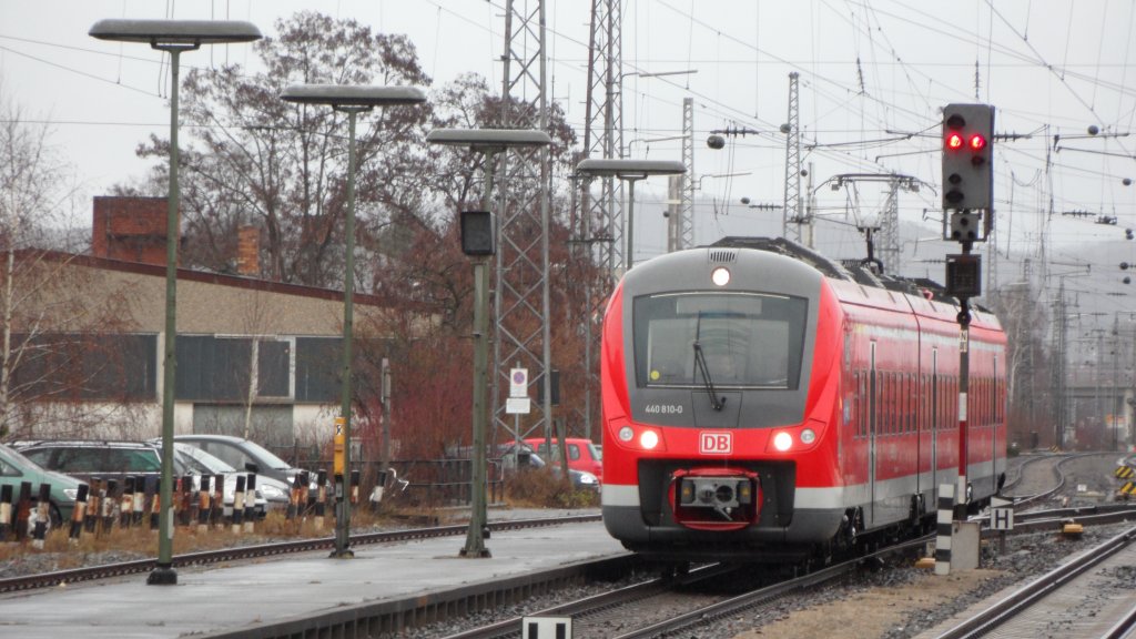 440 810-0 aus Wrzburg fuhr am 9.12.11 in denn Bamberger Bahnhof ein.