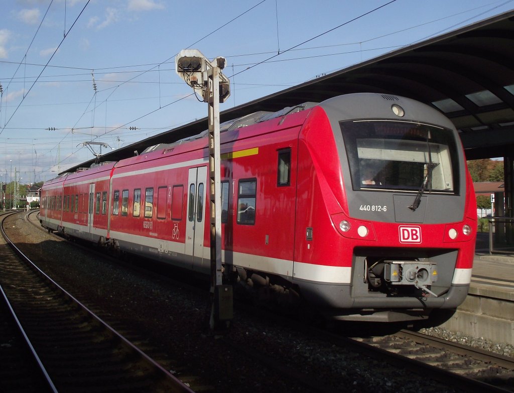 440 812-6 der Mainfrankenbahn steht am 10. September 2011 als RB von Kronach nach Bamberg im Bahnhof Lichtenfels.